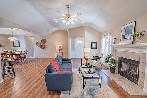 4th image of 4513 Oak Grove Ct