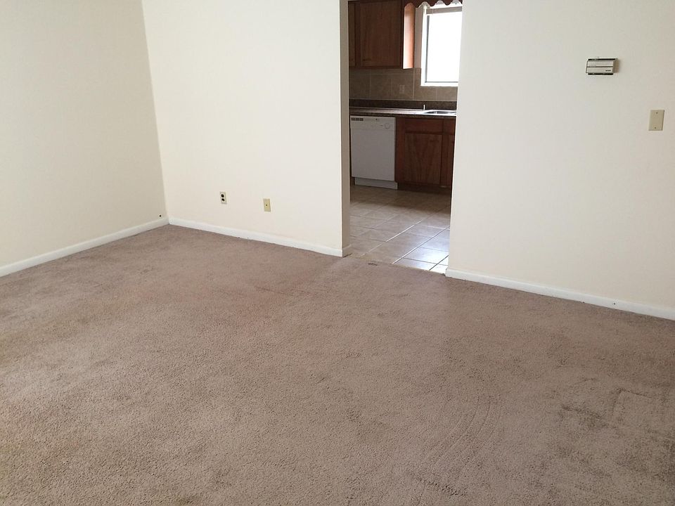 1st image of 1568 Main St APT 2