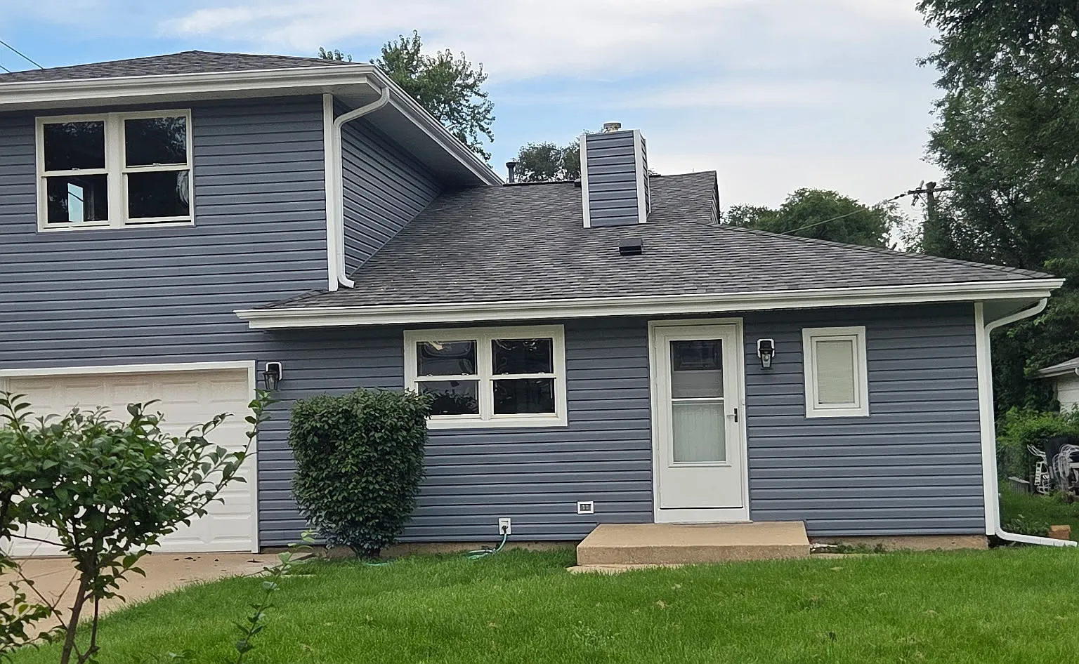 4 bed, 2127 sqft, $2,300 — Photo 1