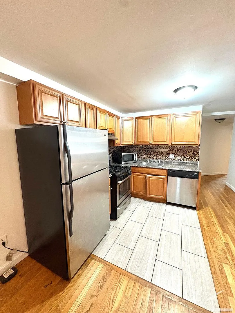 1680 Comm — Photo 2