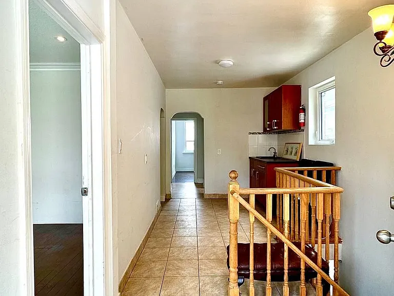 32 Belgravia Ave #MAIN — Photo 2