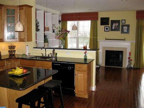4th image of 38 Shoreham Dr