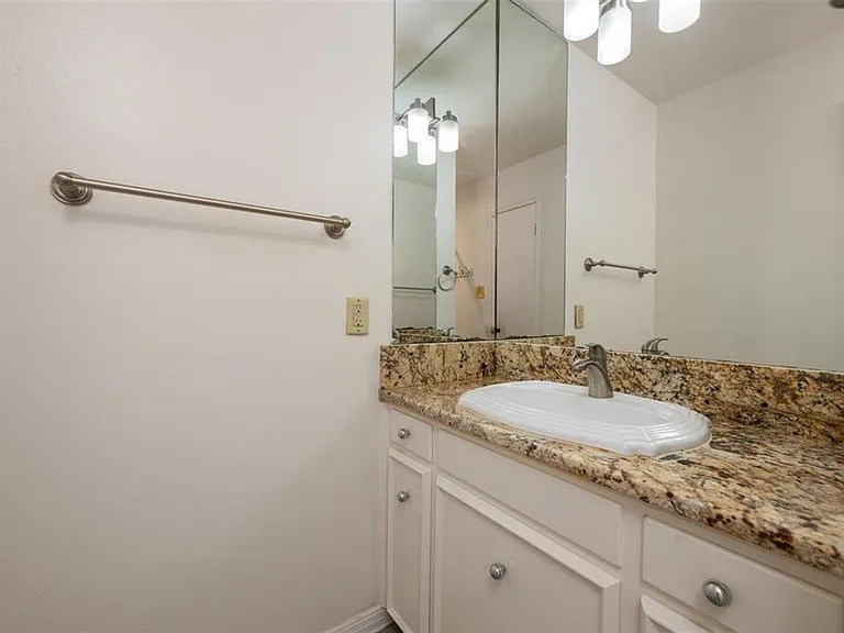 6107 Bullard Dr #A — Photo 33
