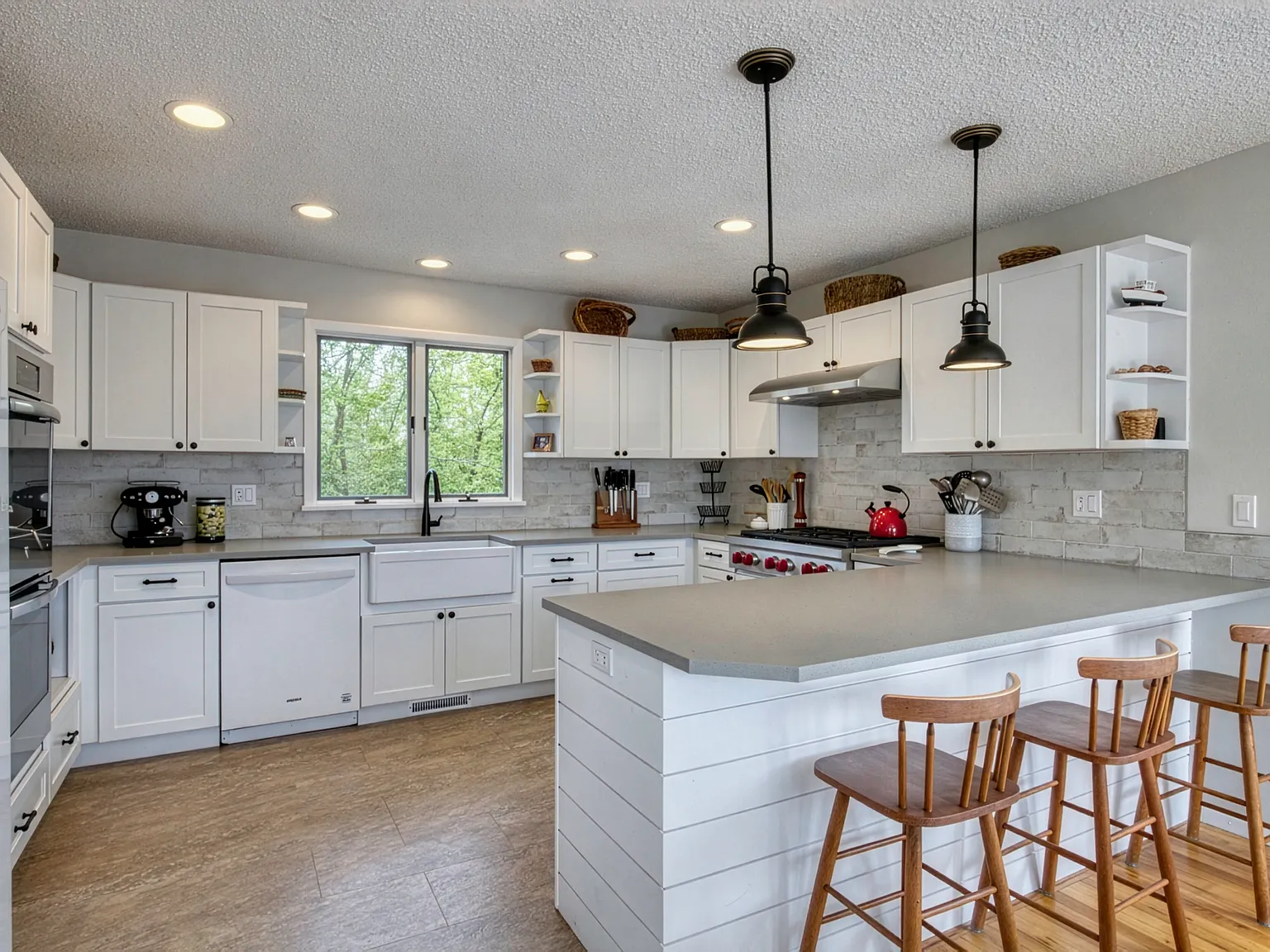 Modern Upside-Down Montauk Retreat Close to the Ocean and Town — Photo 4