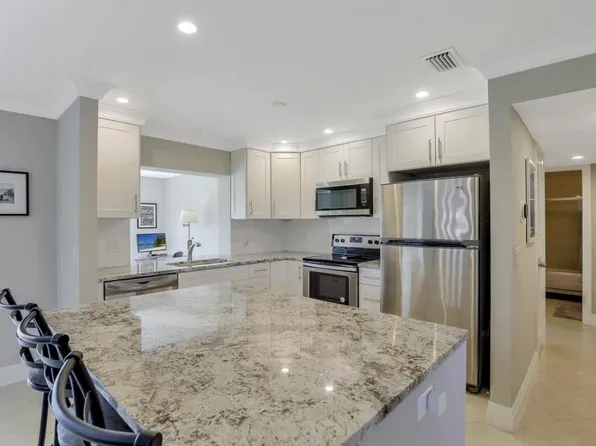 4175 Lakewood Blvd, Naples, FL 34112