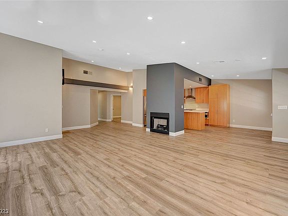 3rd image of 447 Enterprise Ct