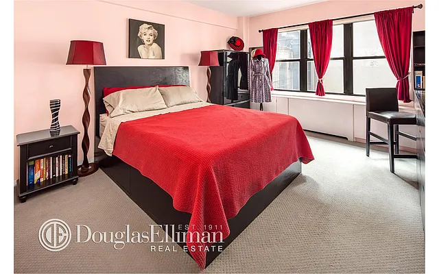 Sold by Douglas Elliman | media 21