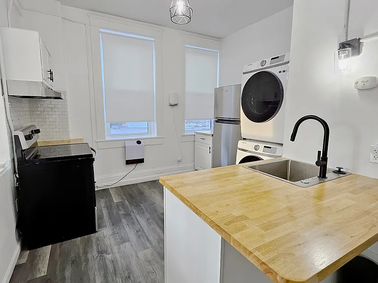 303 E Washington St #5 — Photo 2