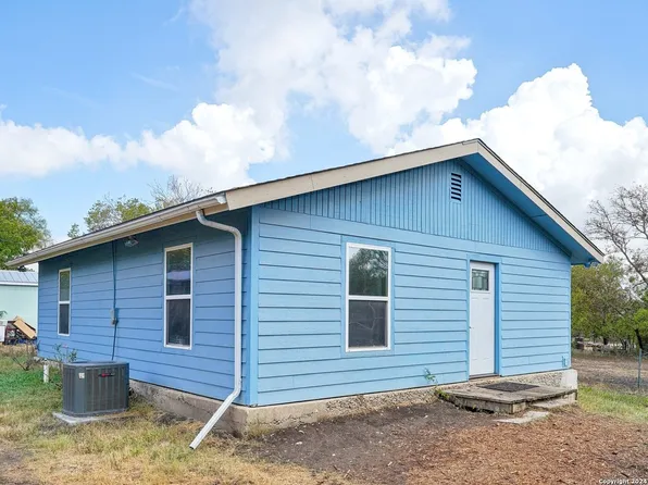 1109 GENEVA ST, Castroville, TX 78009