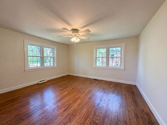 4th image of 101 Oak St