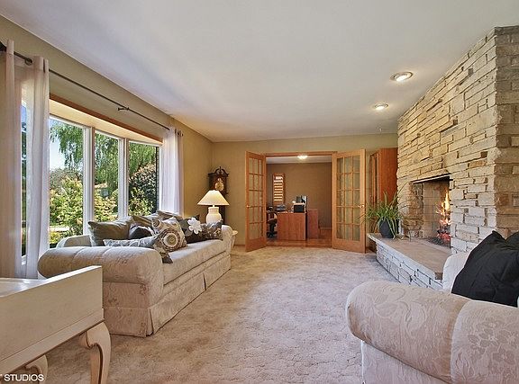 4th image of 697 Glendale Dr