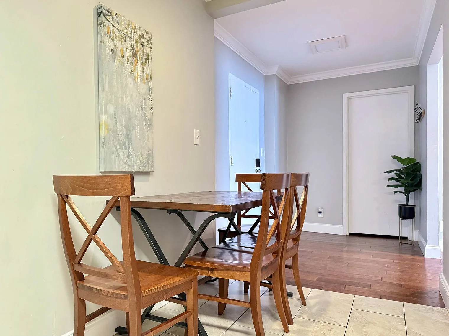 3 bed, 2.0 bath, 990 sqft, $3,318 — Photo 3