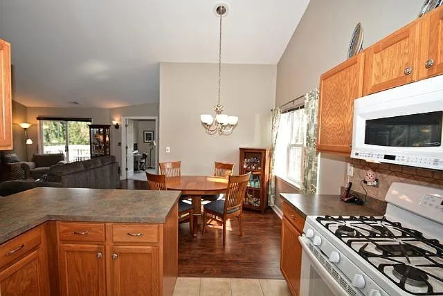 2803 Rutland Cir #201 — Photo 6