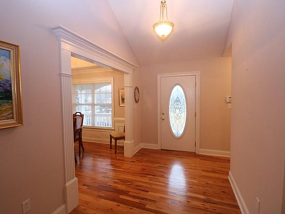 4th image of 306 Shadowood Ln