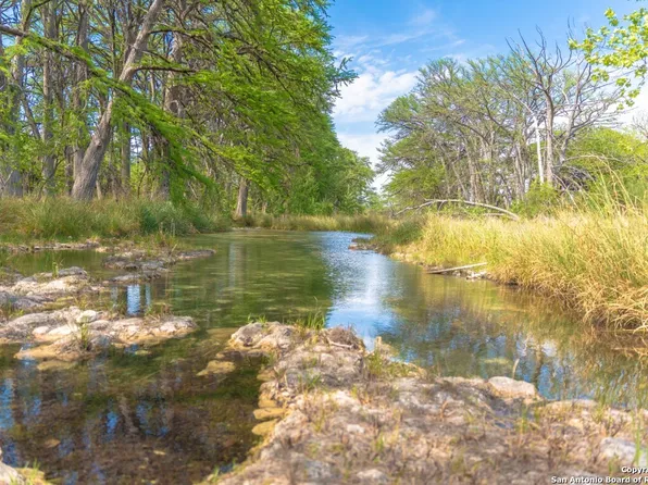 950 River Road, Utopia, TX 78884