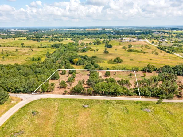 2 Clover Dr, Poolville, TX 76487