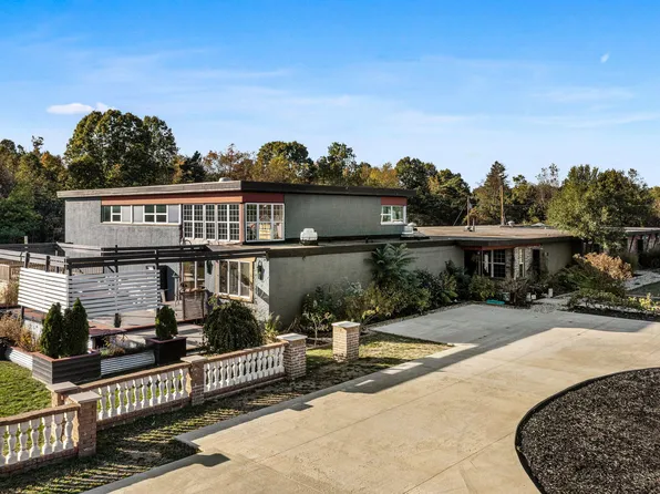 70700 Ironwood Dr, Niles, MI 49120