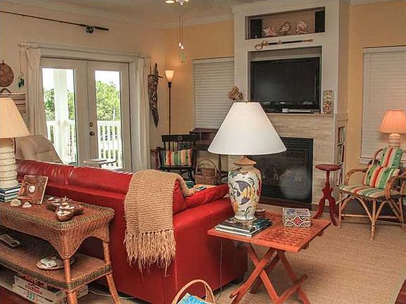 5th image of 657 W Pine Ave
