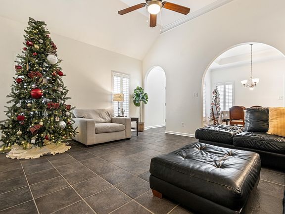 5th image of 5464 Magnolia Trl