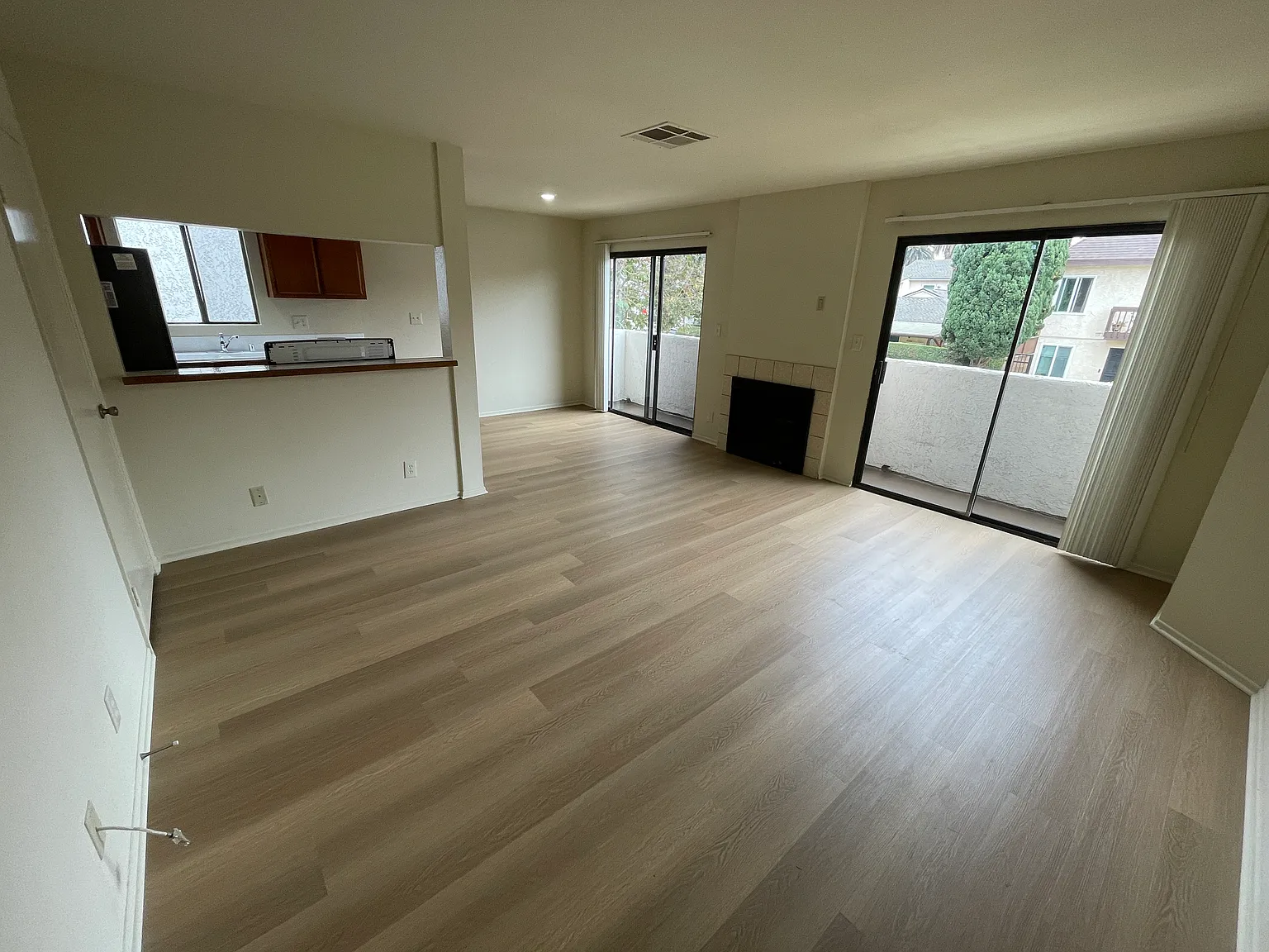 2 bed, 1000 sqft, $2,995 — Photo 3