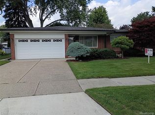 32621 Whitley Cir, Warren, MI 48088