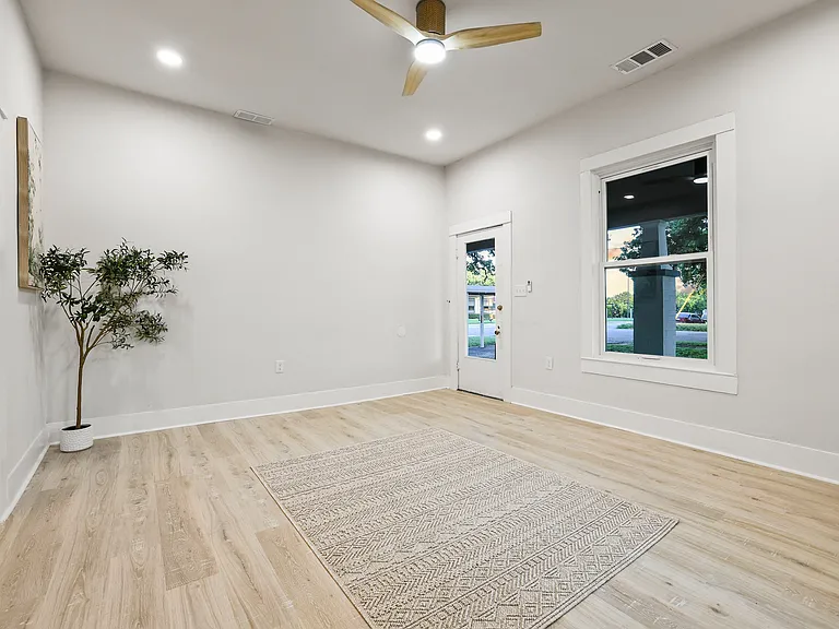431 E Hull St — Photo 36
