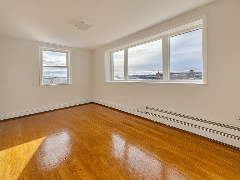 4 Gotham Ave #A — Photo 6