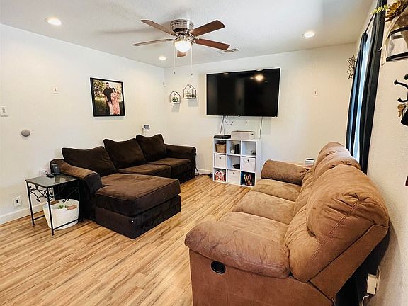 3rd image of 612 N Guadalupe St