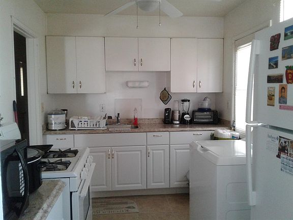 5th image of 808 S Lillian Dr