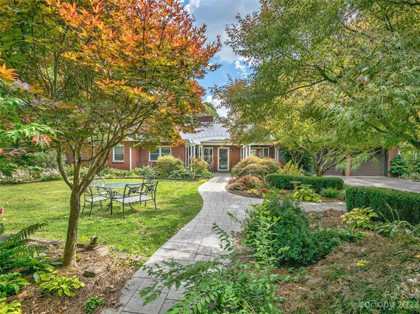 71 W End Cir, Waynesville, NC 28785