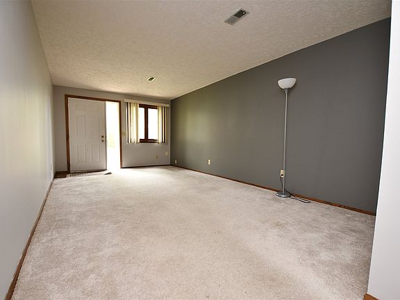 4th image of 110 E 39th St APT A2