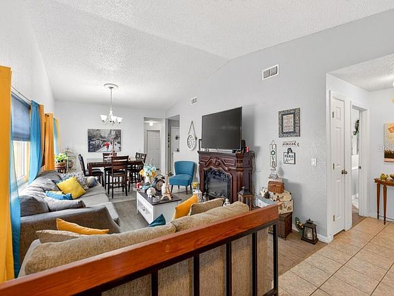 4th image of 214 Perth Ct
