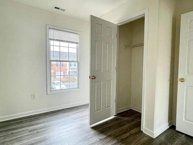 116 Commerce Dr — Photo 23