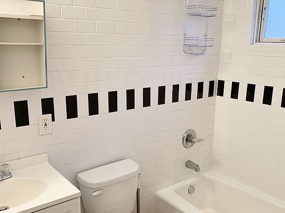 4th image of 2301 Astoria Blvd APT 2R