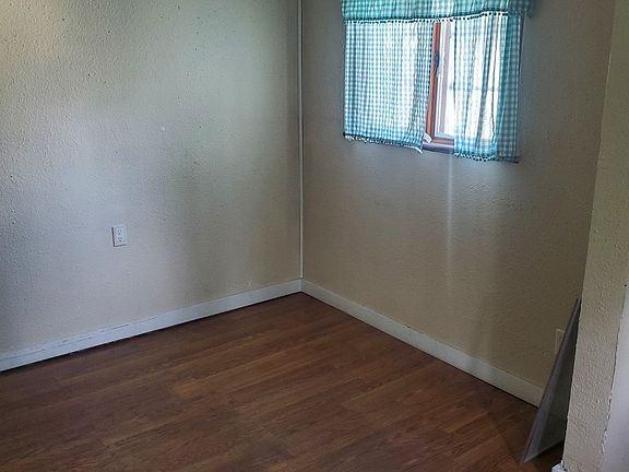 4th image of 255 E Concord St