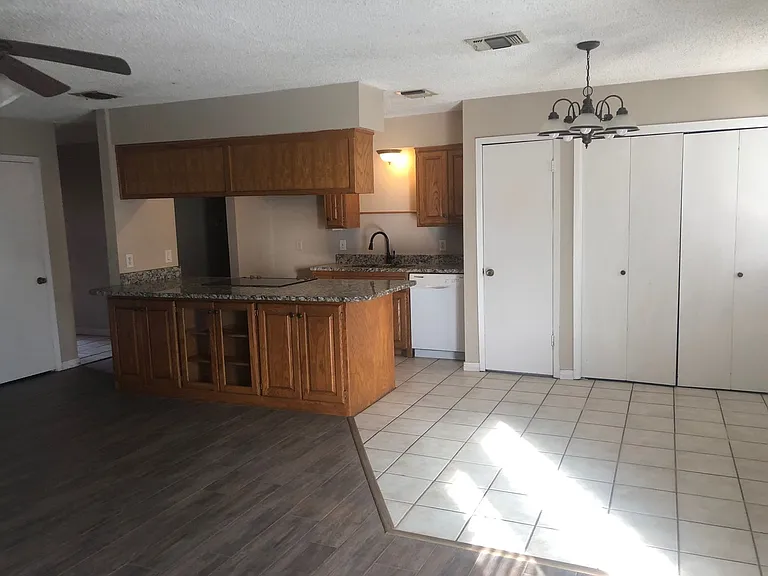 7401 Holyoke Trl — Photo 3