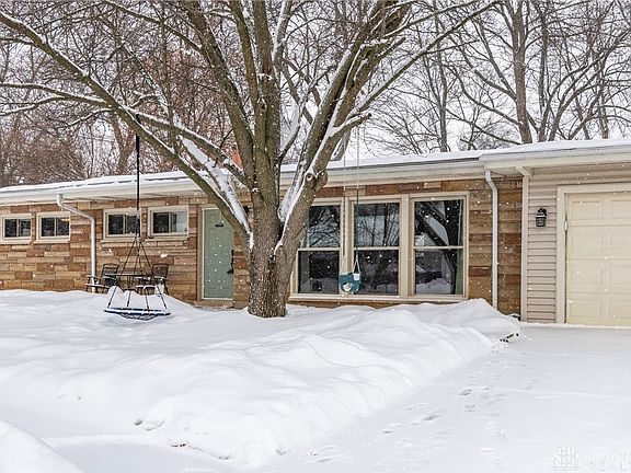 3rd image of 935 Fairacres Dr