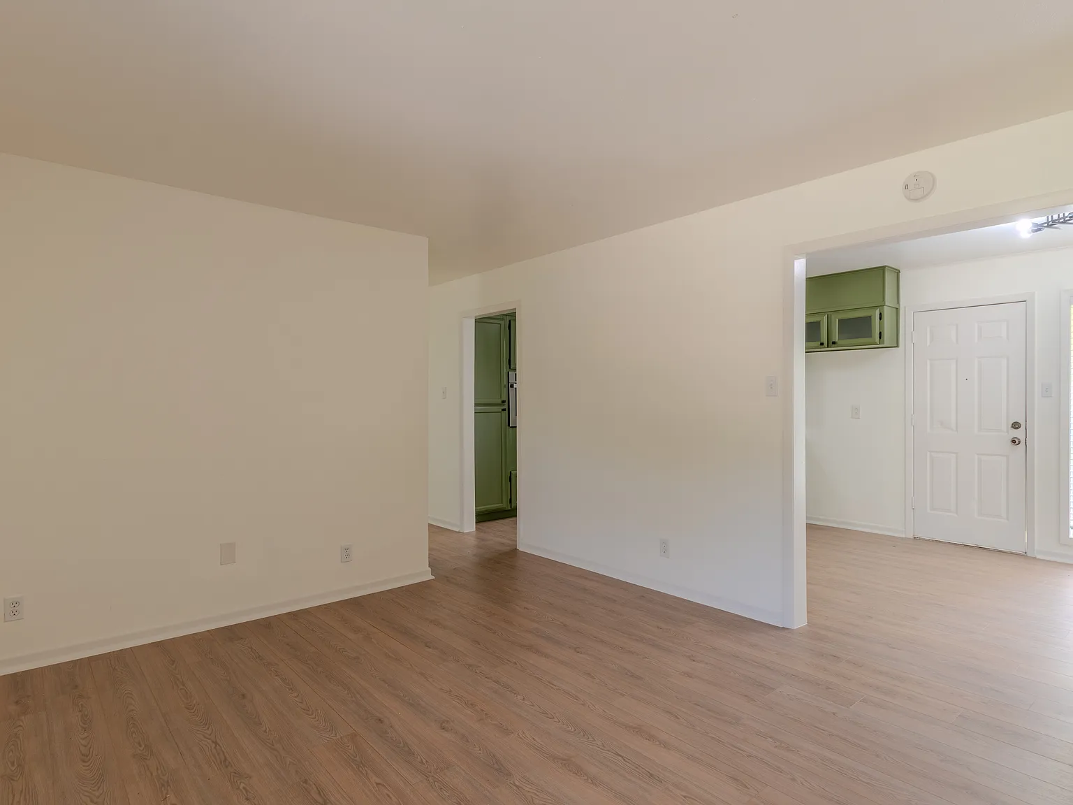 1402 Missouri Ave — Photo 4