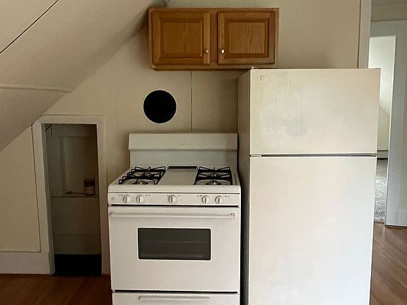 4th image of 18 Cedar St Floor 3
