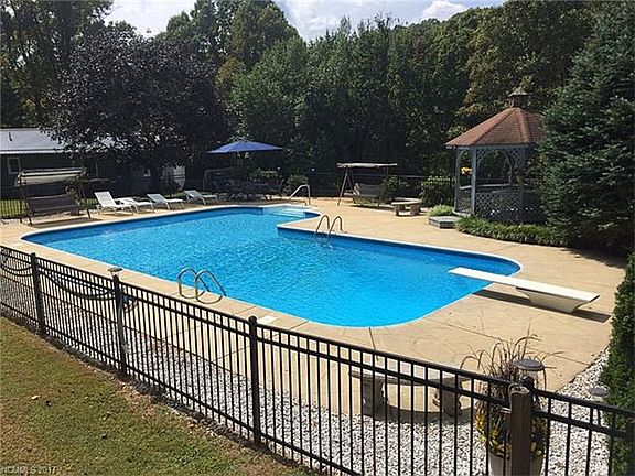 50' Pool - 9' Deep End