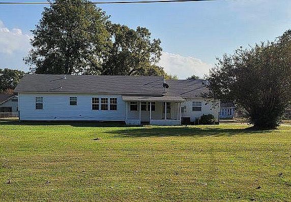 3rd image of 117 Jefferson Ave