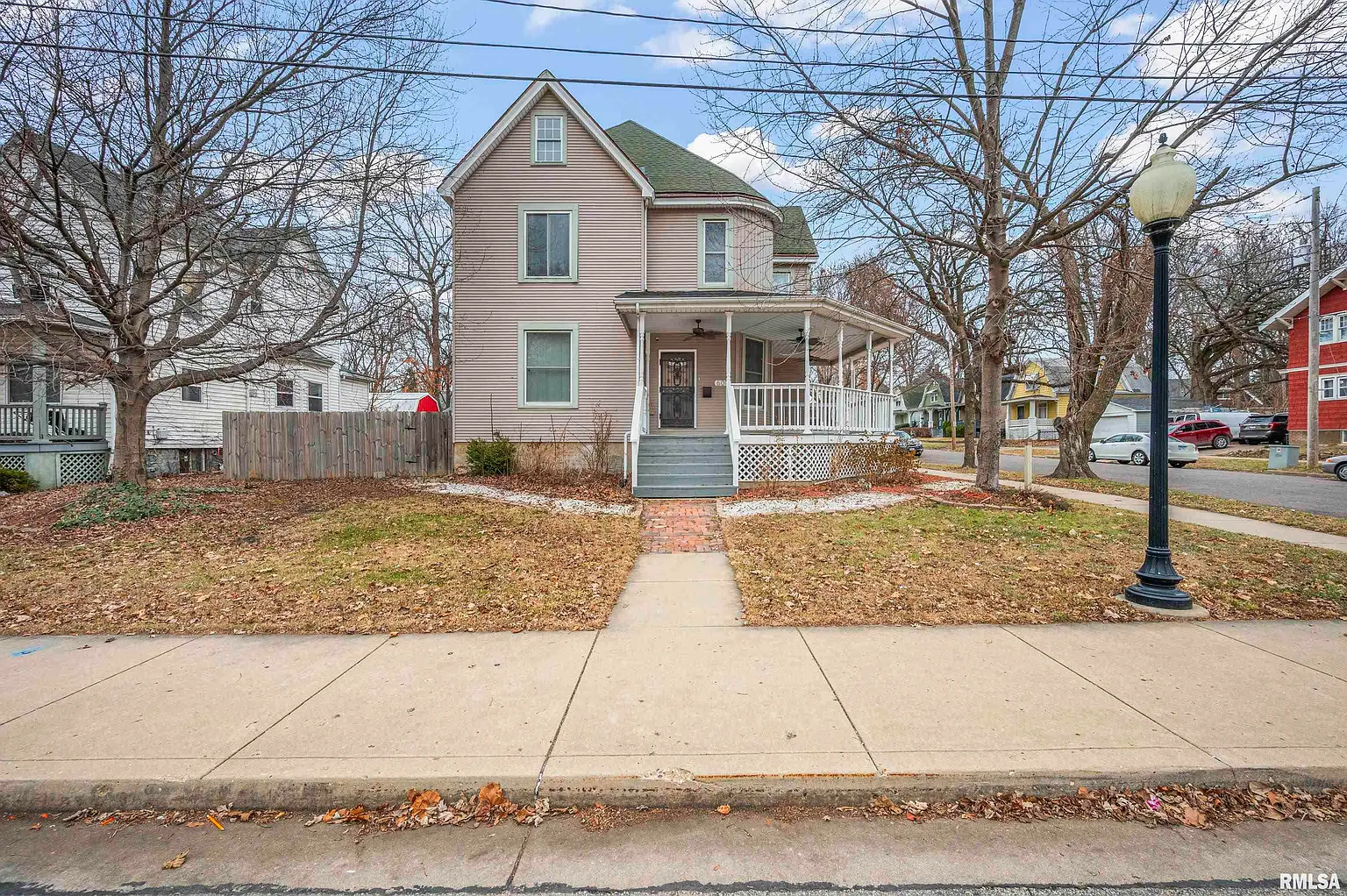 601 W Columbia Ter photo 1