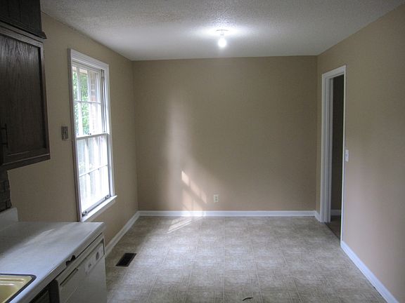 2nd image of 39 Leonard Dr