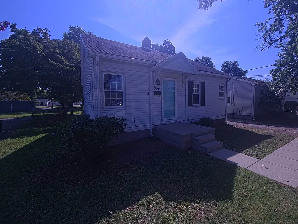 909 N Weinbach Ave