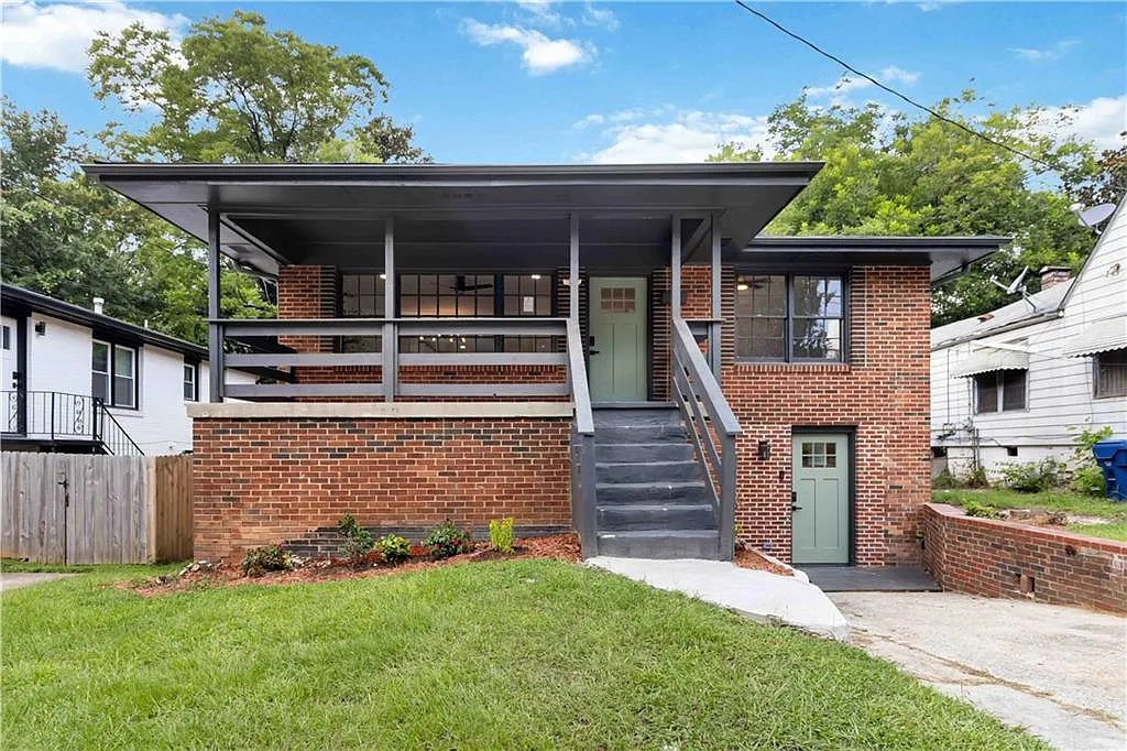 3 bed, 2.0 bath, 2330 sqft, $2,500 — Photo 1
