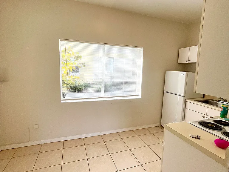 330 Almeria Rd — Photo 9