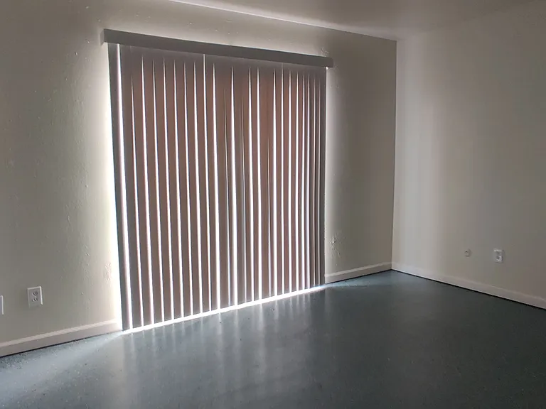 2402 K St — Photo 2