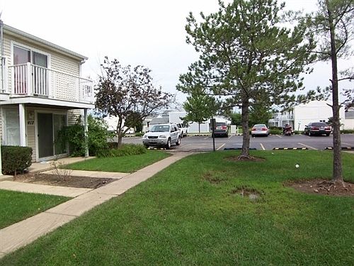 5th image of 421 Meadow Green Ln