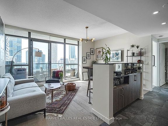4th image of 281 Mutual St #2504