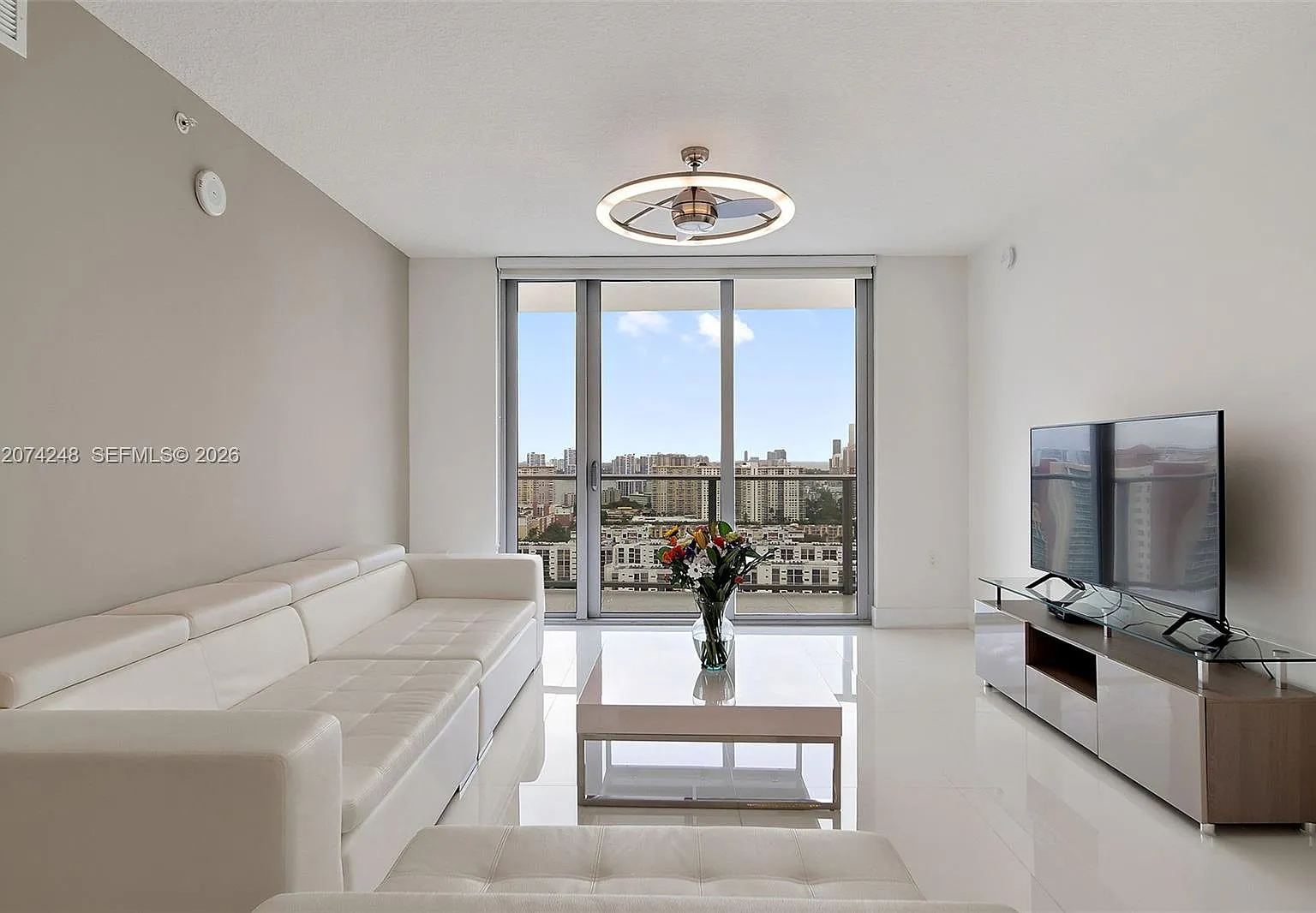 Parque Towers Condo — Photo 4